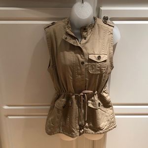 NWOT Auline khaki vest. Size S.
